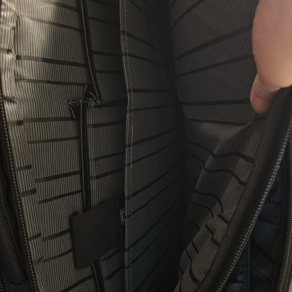 Kenneth Cole Reaction Black backpack briefcase